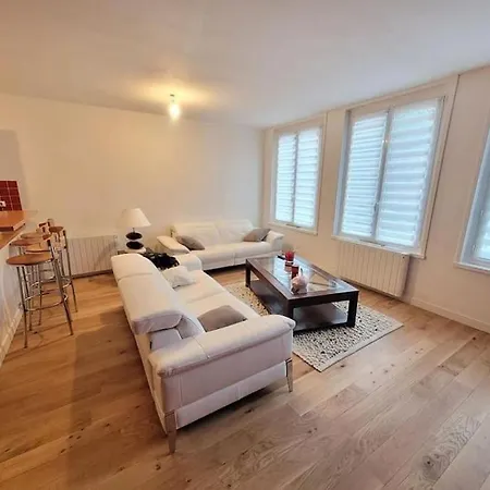 De 90m² Situe Dans Le Vieux-lille. * Lille