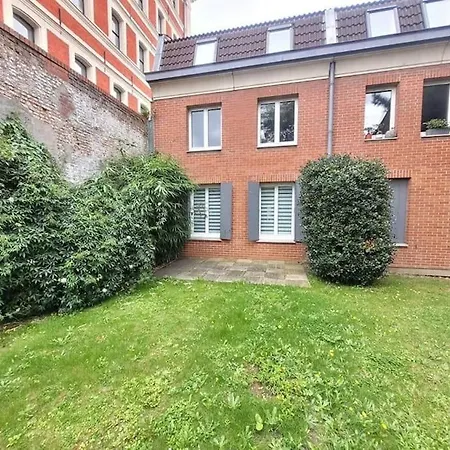 De 90m² Situe Dans Le Vieux-lille. Apartment *