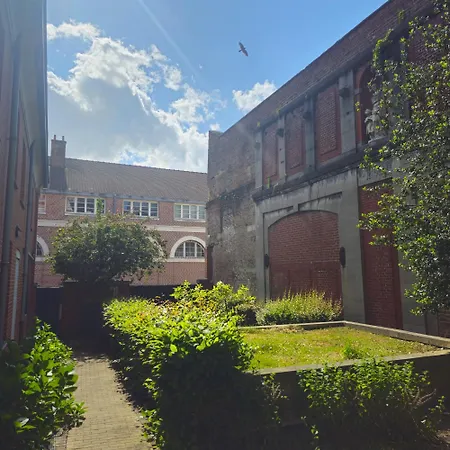 De 90m² Situé Dans Le Vieux-lille. *