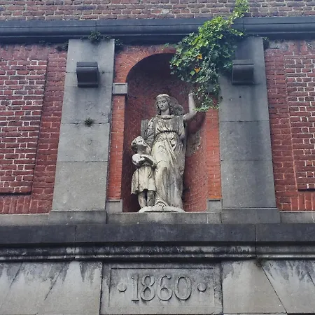 Apartman De 90m² Situe Dans Le Vieux-lille.